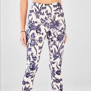 Worn Once/Mid-rise printed Powerhold Leggings